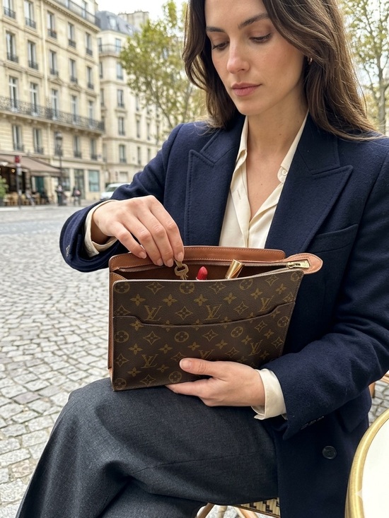 Louis Vuitton Handbags - Louis Vuitton Monogram Brown Tan Clutch